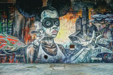 Graffity in grosser Halle.jpg